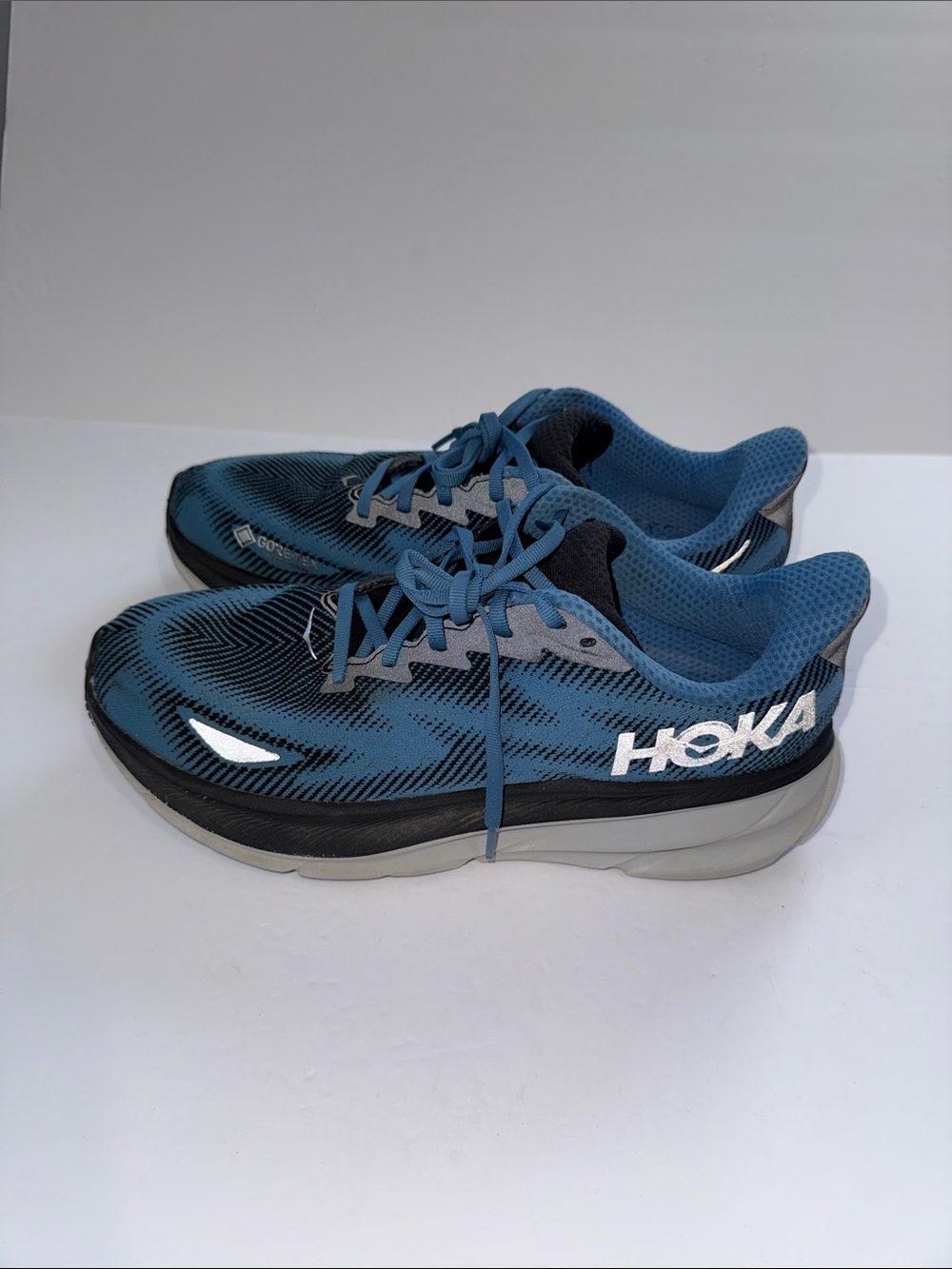 Hoka Men's Blue and Black Athletic Running shoes without insoles